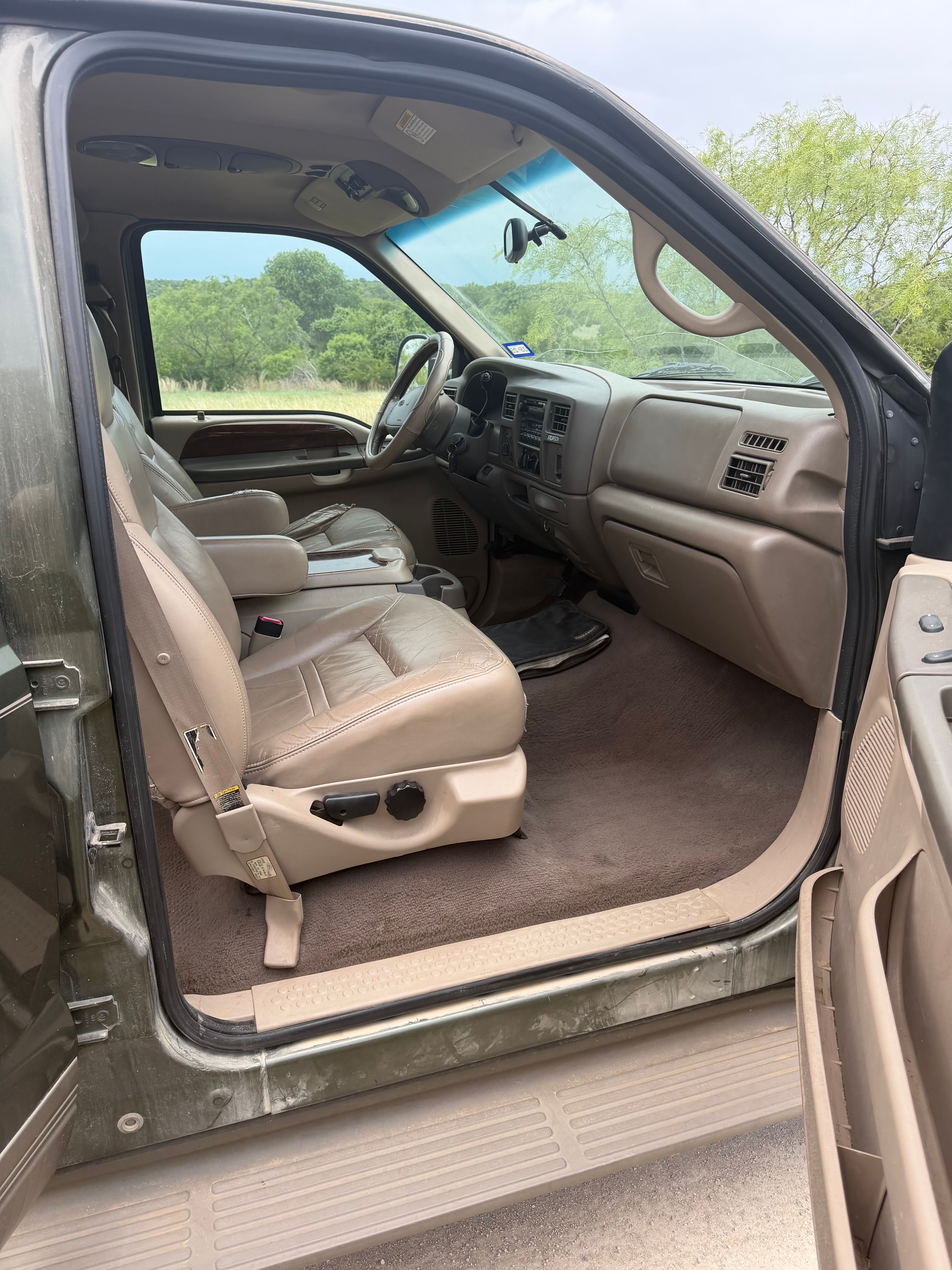 Used 2000 Ford Excursion Limited AWD/4WD image 13
