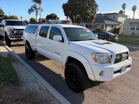 Used 2011 Toyota Tacoma 4x4 Double Cab image 2