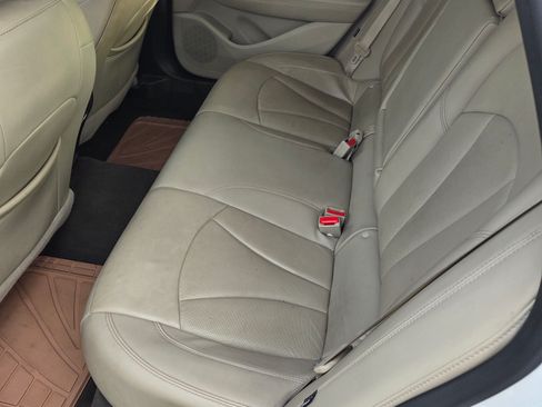 Used 2017 Buick LaCrosse Essence image 4