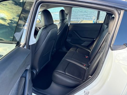 Used 2021 Tesla Model Y Long Range image 12