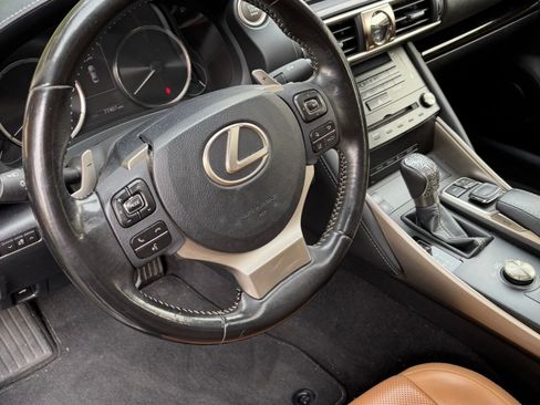 Used 2018 Lexus IS 300 w/ Comfort Package RWD image 8