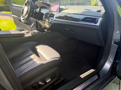 Used 2019 BMW 540i w/ Executive Package RWD image 11
