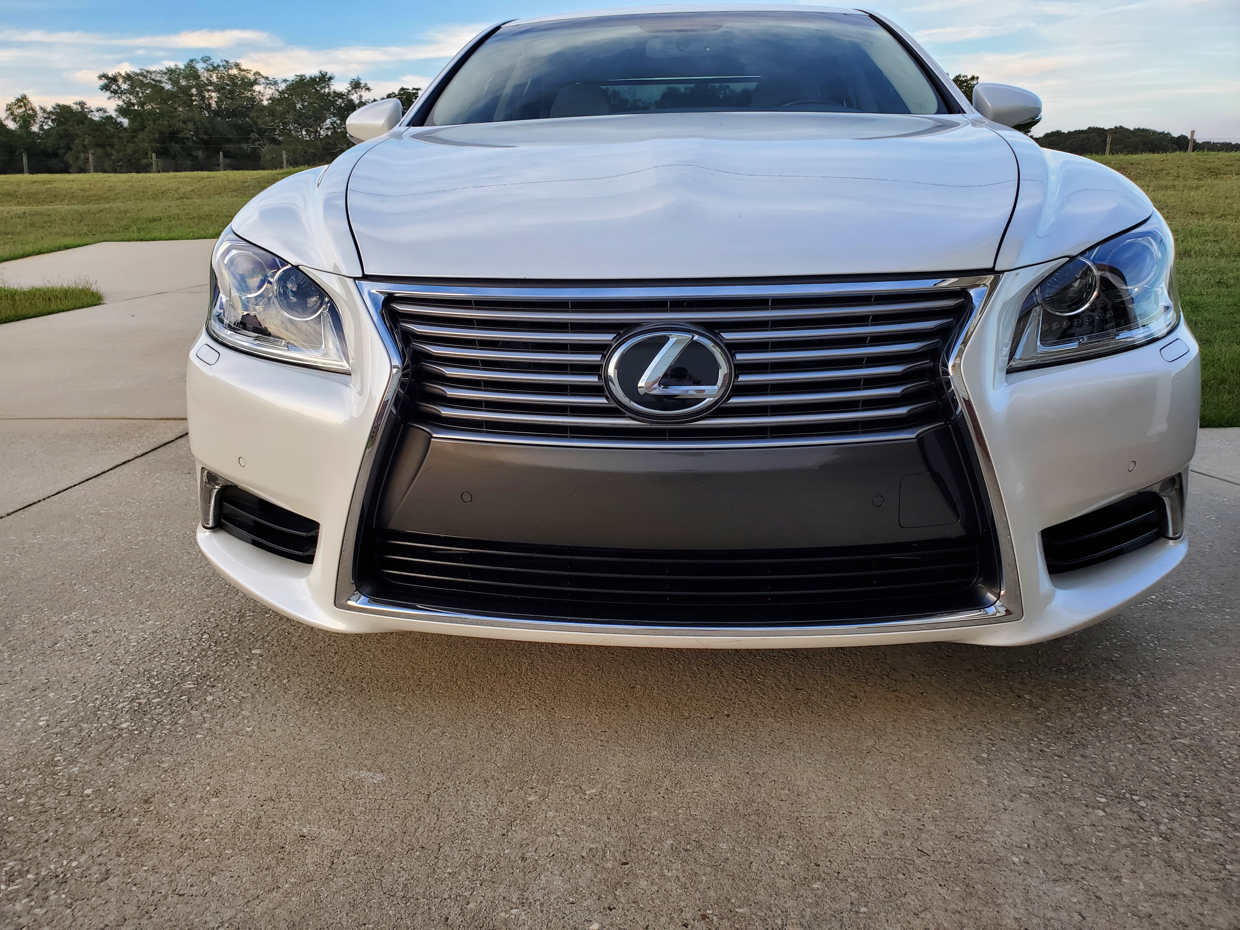 Used 2016 Lexus LS 460 w/ Comfort Package RWD image 2