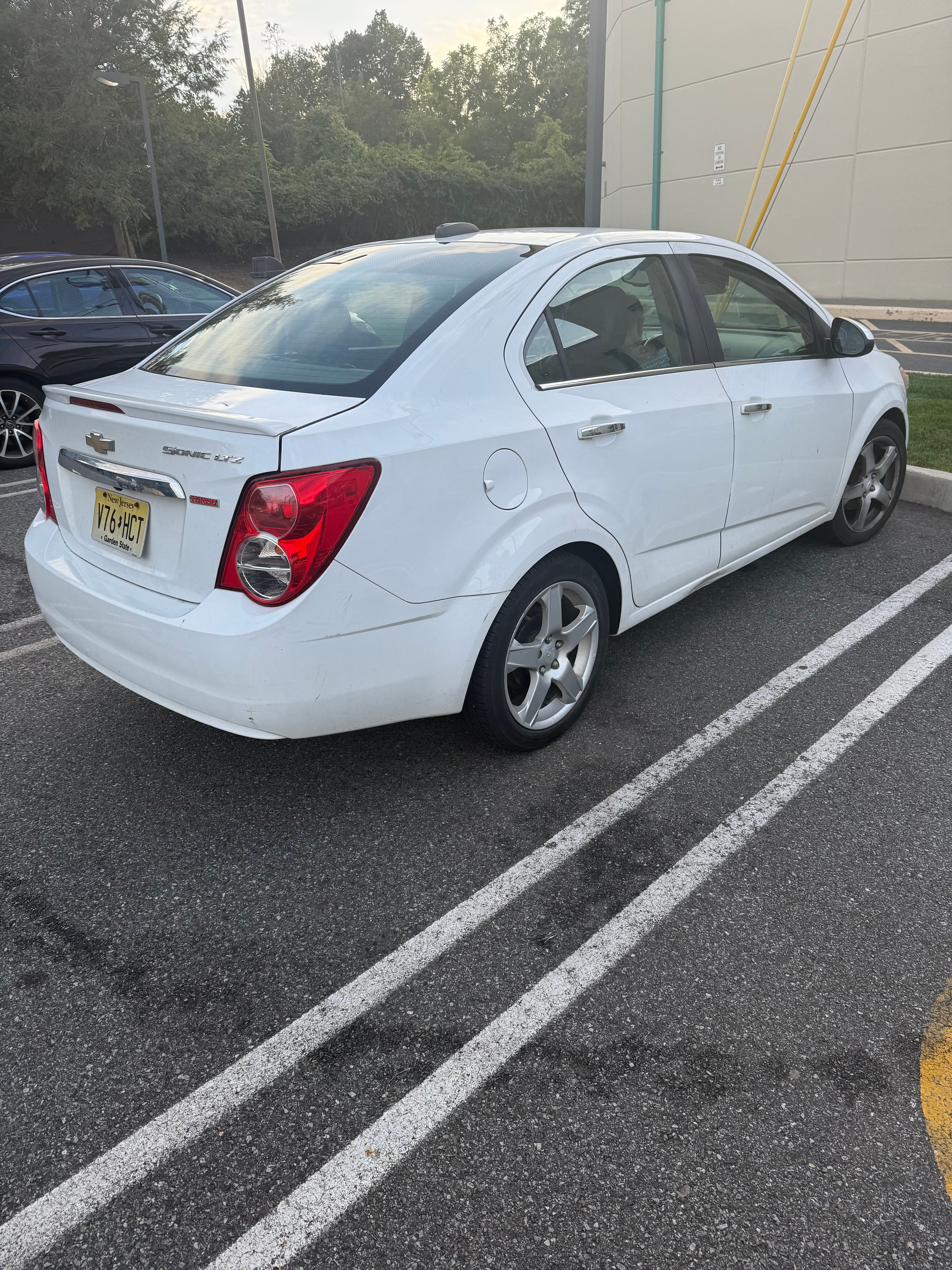 Used 2015 Chevrolet Sonic LTZ FWD image 5