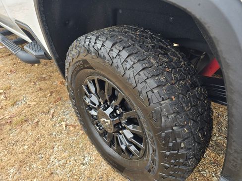 Used 2021 Chevrolet Silverado 2500 LTZ w/ LTZ Plus Package image 9