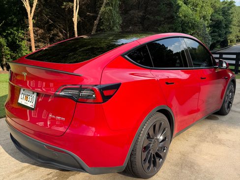Used 2023 Tesla Model Y Performance AWD/4WD image 2
