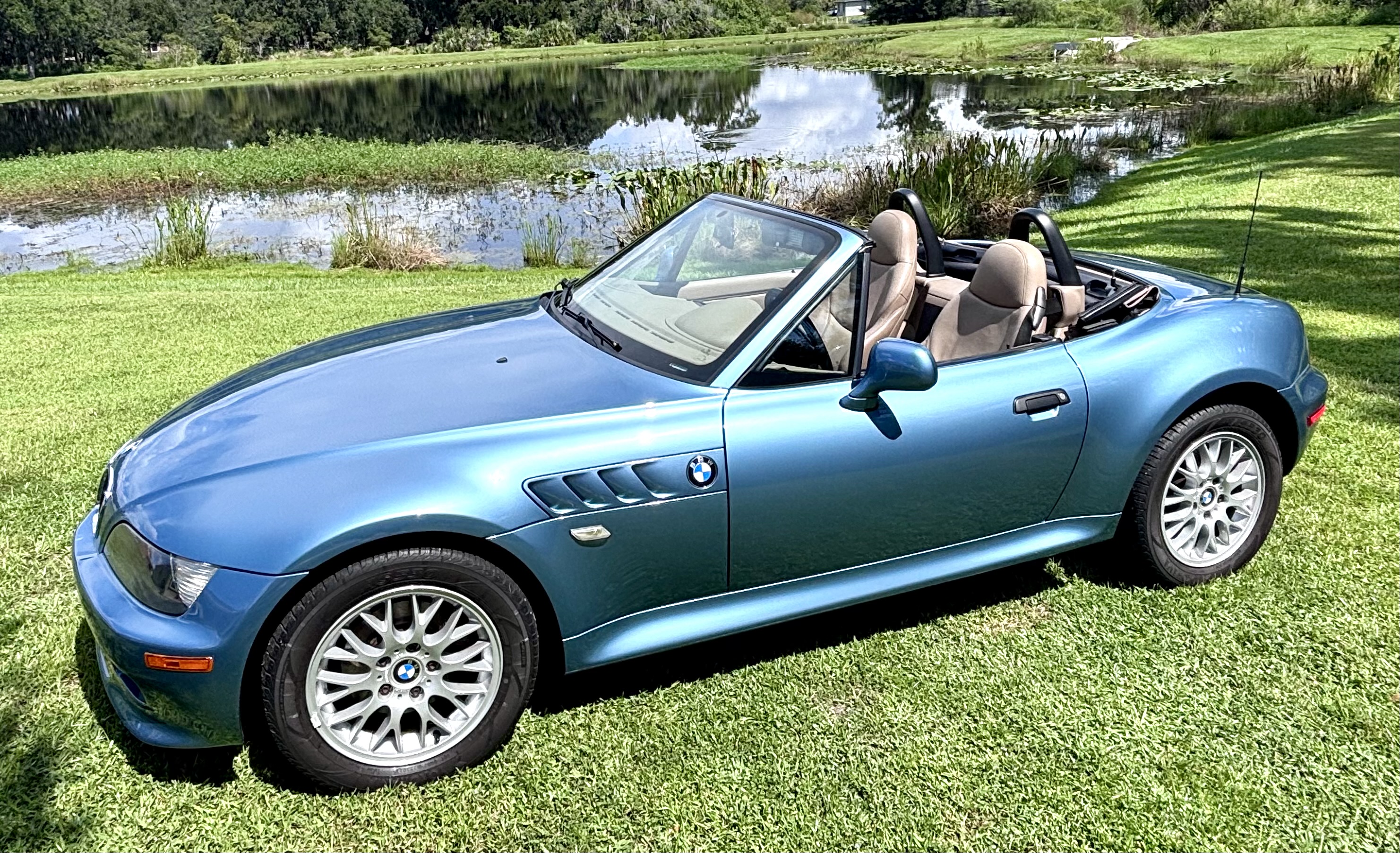 Used 2001 BMW Z3 2.5i RWD image 1