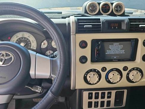 Used 2010 Toyota FJ Cruiser 4WD image 11