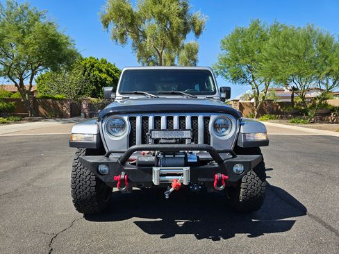 Used 2019 Jeep Wrangler Unlimited Sahara image 5