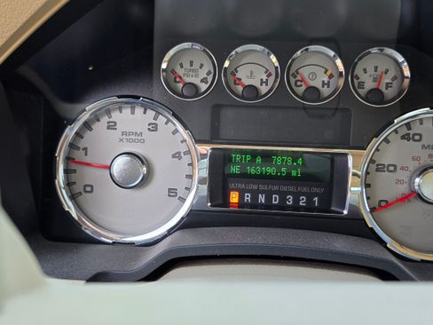 Used 2010 Ford F250 Lariat image 19