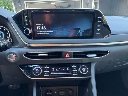 Used 2022 Hyundai Sonata Limited FWD image 14