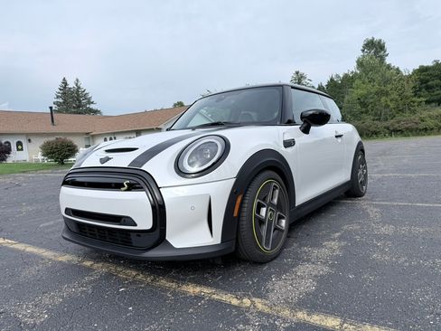 Used 2024 MINI Cooper SE FWD image 2