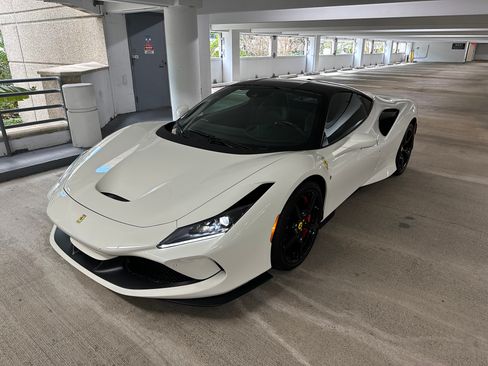 Used 2022 Ferrari F8 Tributo RWD image 4