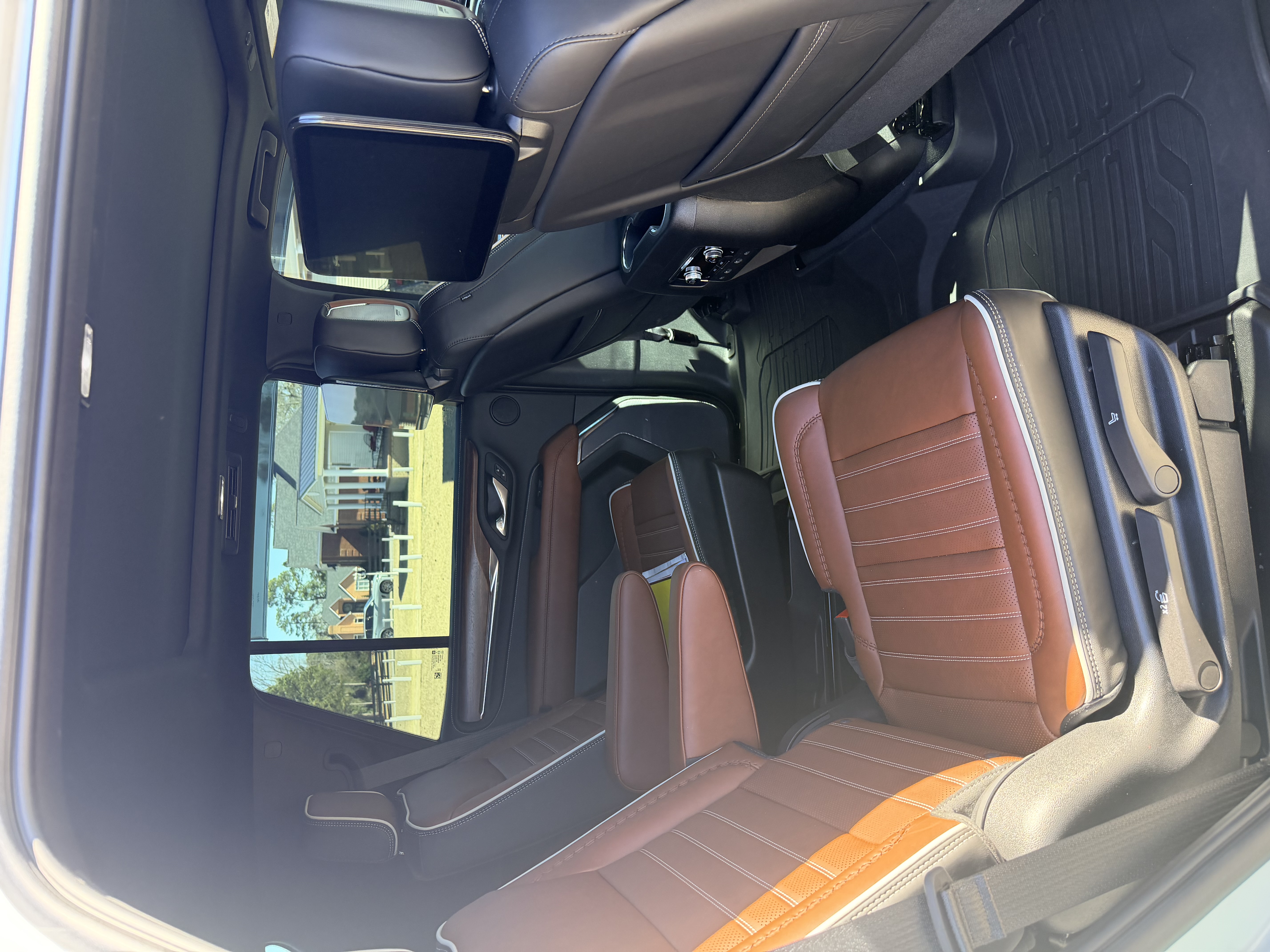 Used 2023 GMC Yukon Denali Ultimate AWD/4WD image 6