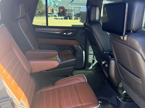 Used 2023 GMC Yukon Denali Ultimate image 6