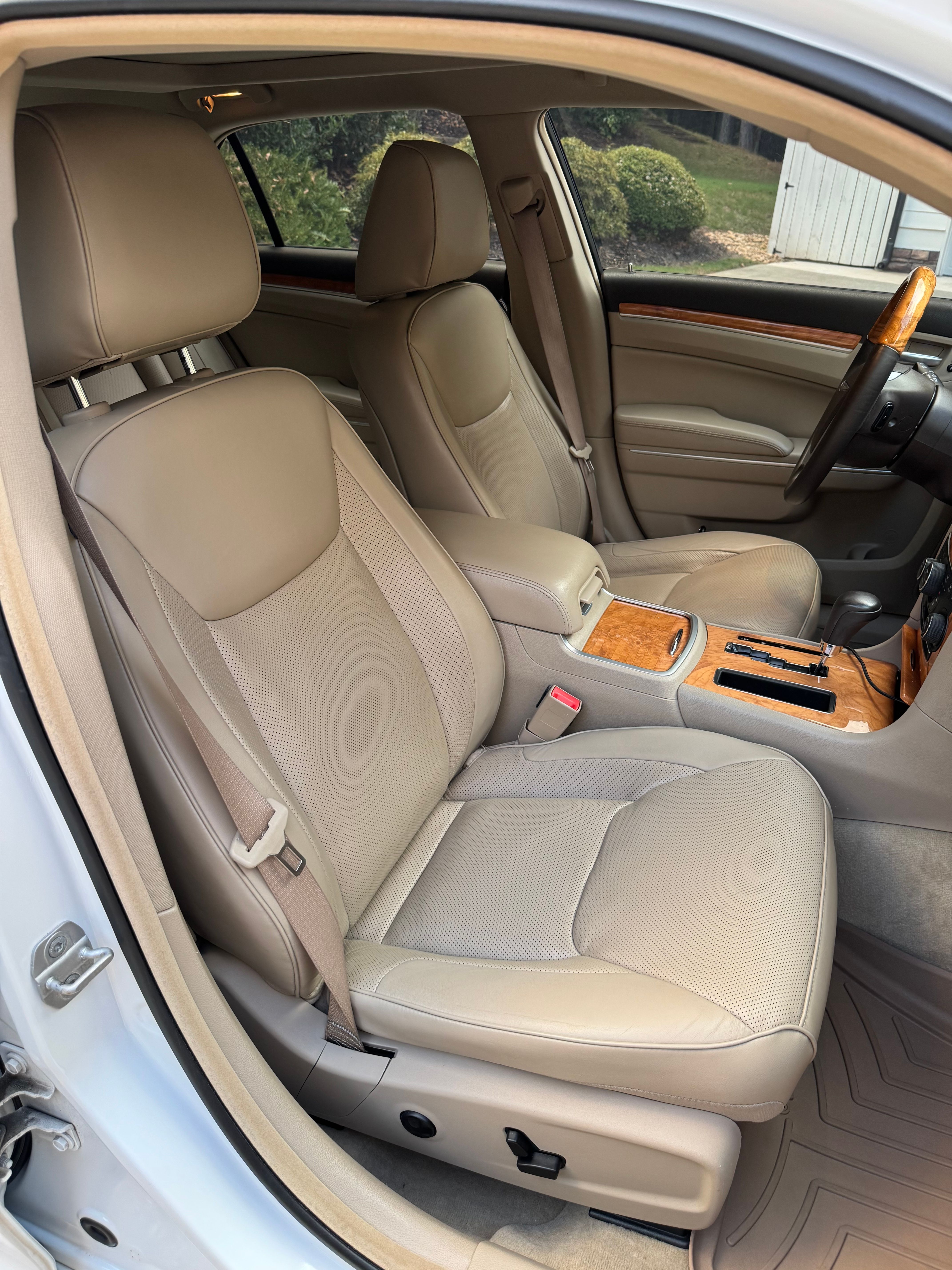 Used 2013 Chrysler 300 C RWD image 18