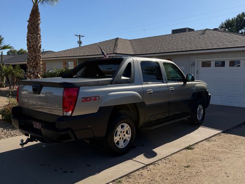 Used 2003 Chevrolet Avalanche Z66 w/ Suspension Package, Off-Road image 6