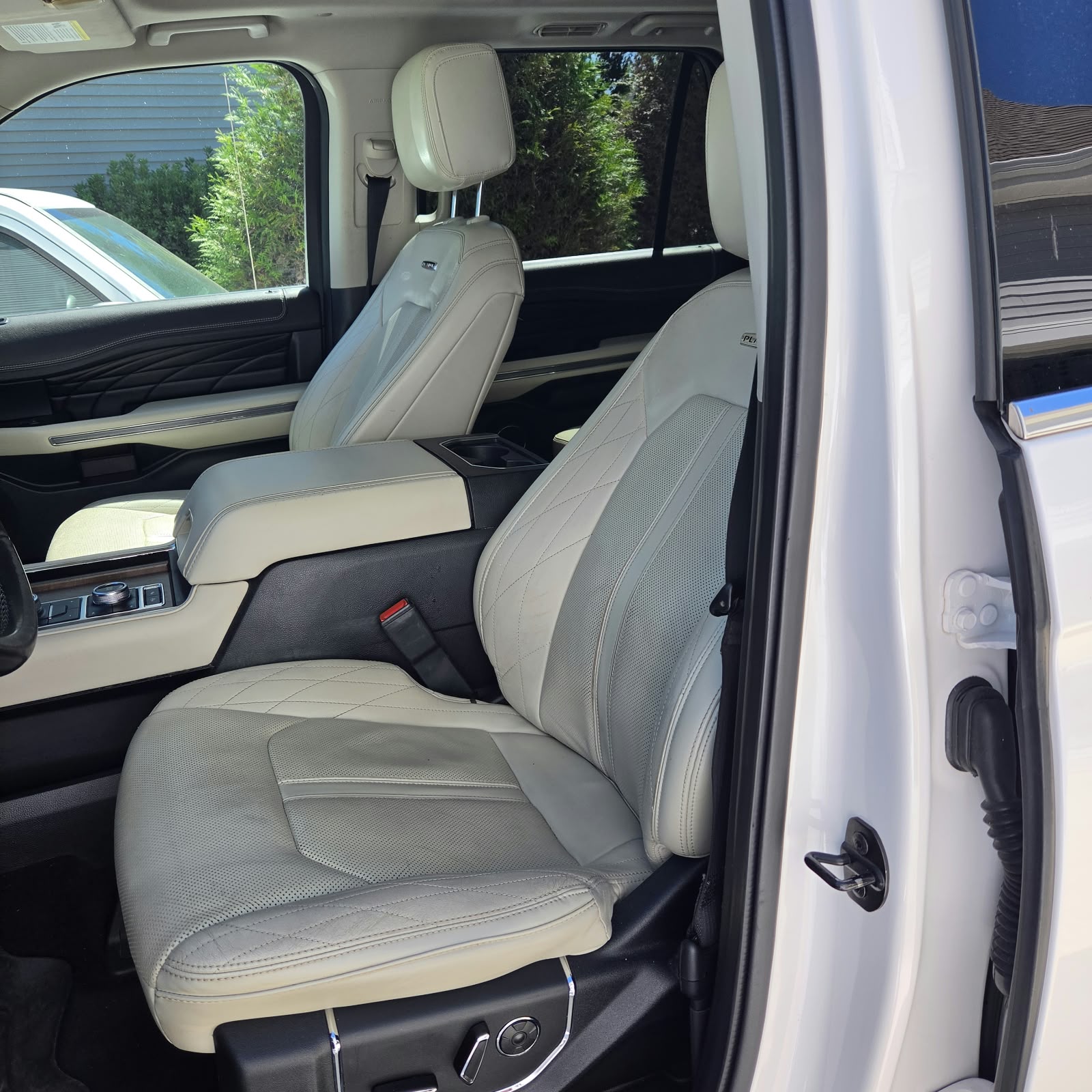 Used 2019 Ford Expedition Max Platinum AWD/4WD image 29