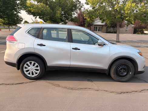 Used 2016 Nissan Rogue S AWD/4WD image 1