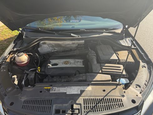 Used 2015 Volkswagen Tiguan S image 16