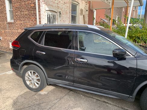 Used 2017 Nissan Rogue SV image 6