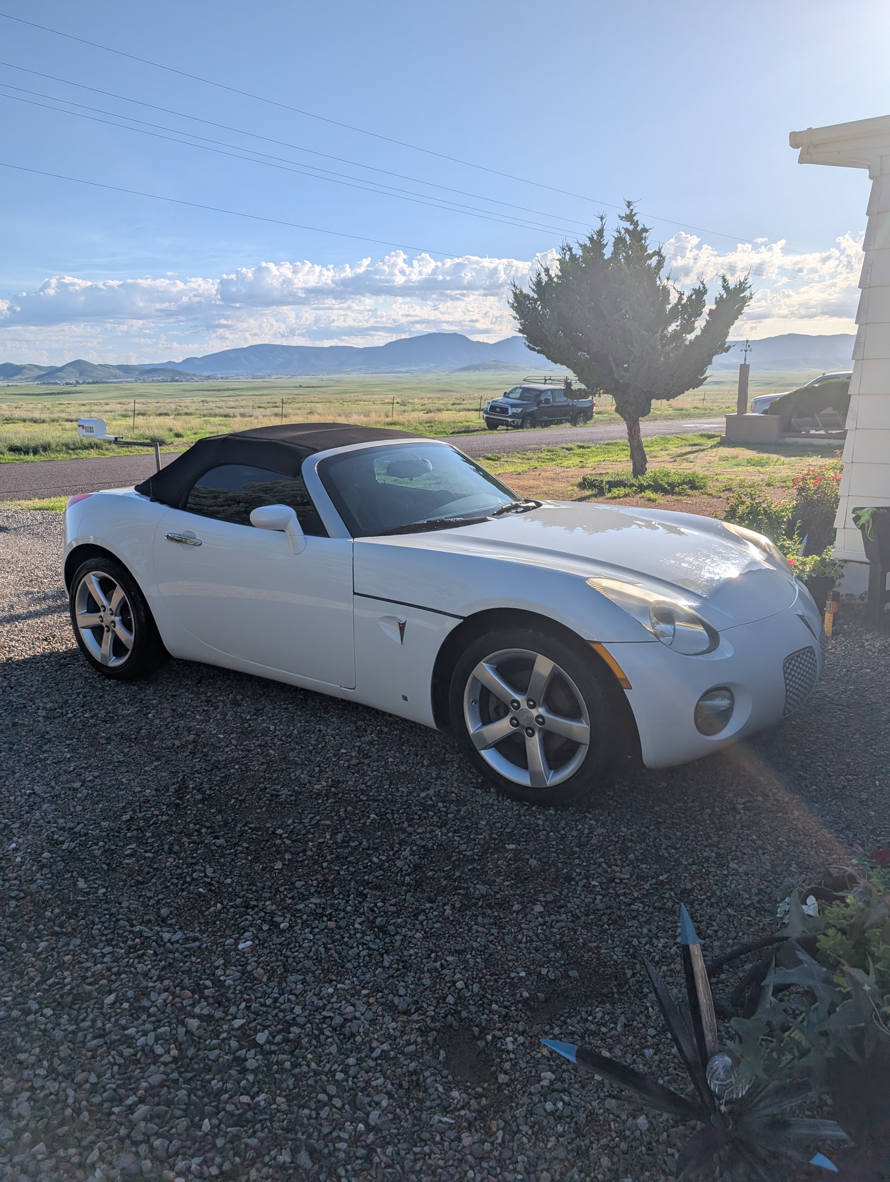 Used 2008 Pontiac Solstice Convertible w/ Premium Package RWD image 1