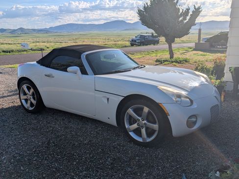 Used 2008 Pontiac Solstice Convertible w/ Premium Package RWD image 1
