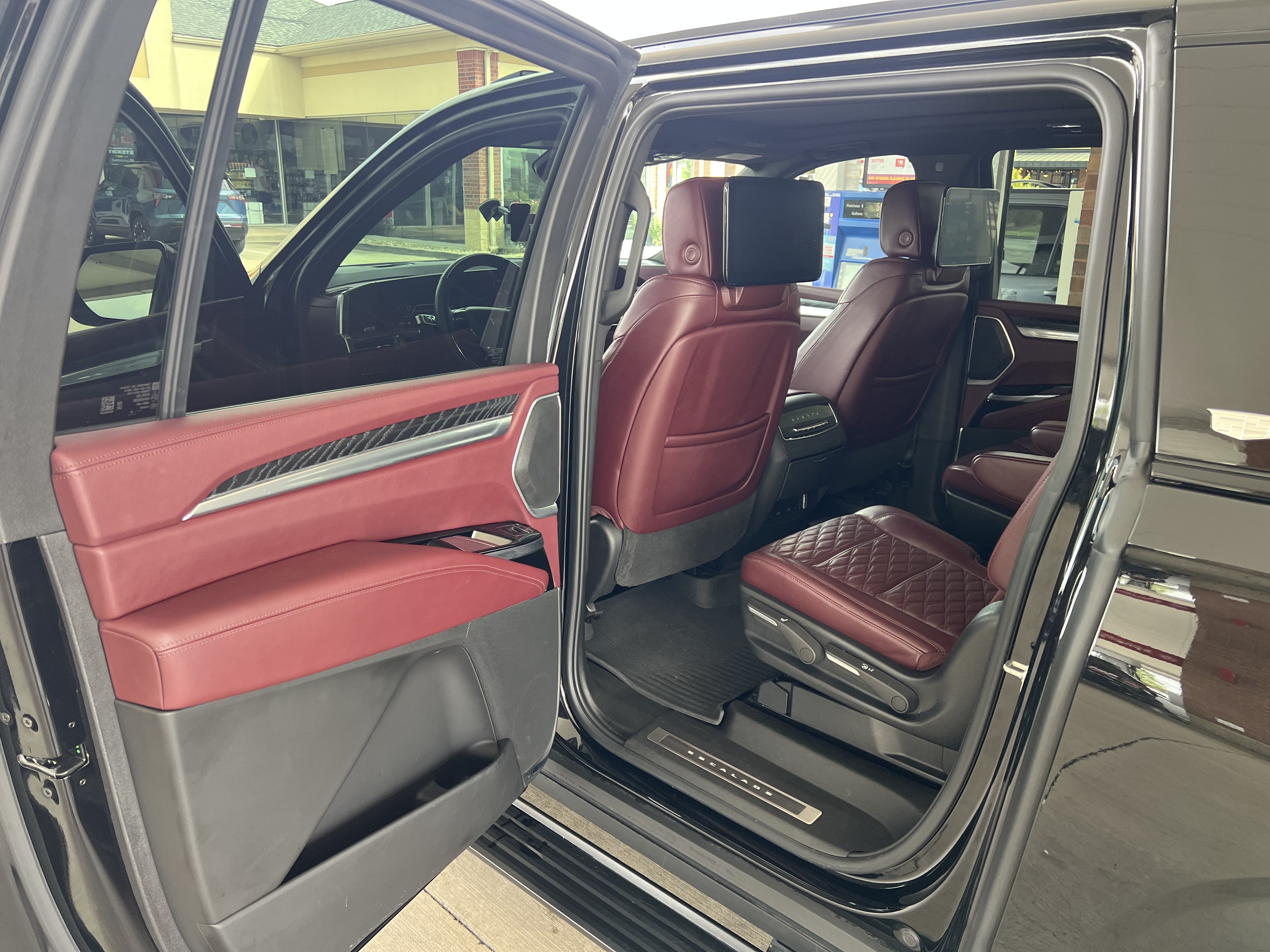 Used 2025 Cadillac Escalade ESV Sport w/ Touring Package AWD/4WD image 11