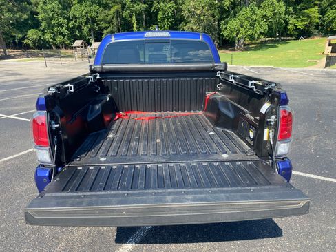 Used 2022 Toyota Tacoma 4x4 Double Cab image 10