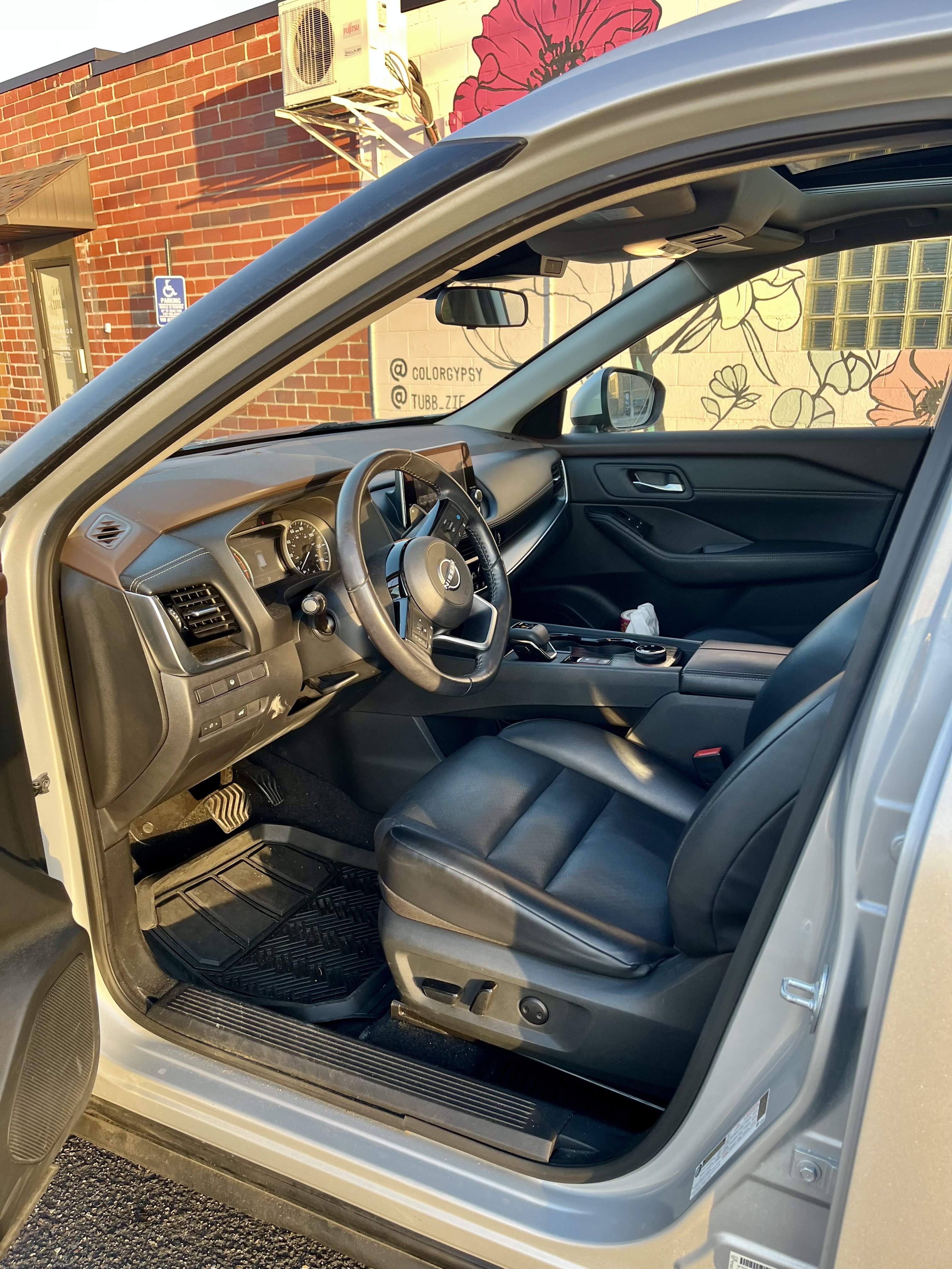 Used 2022 Nissan Rogue SV w/ SV Premium Package AWD/4WD image 8