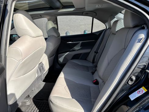 Used 2018 Toyota Camry XSE image 13