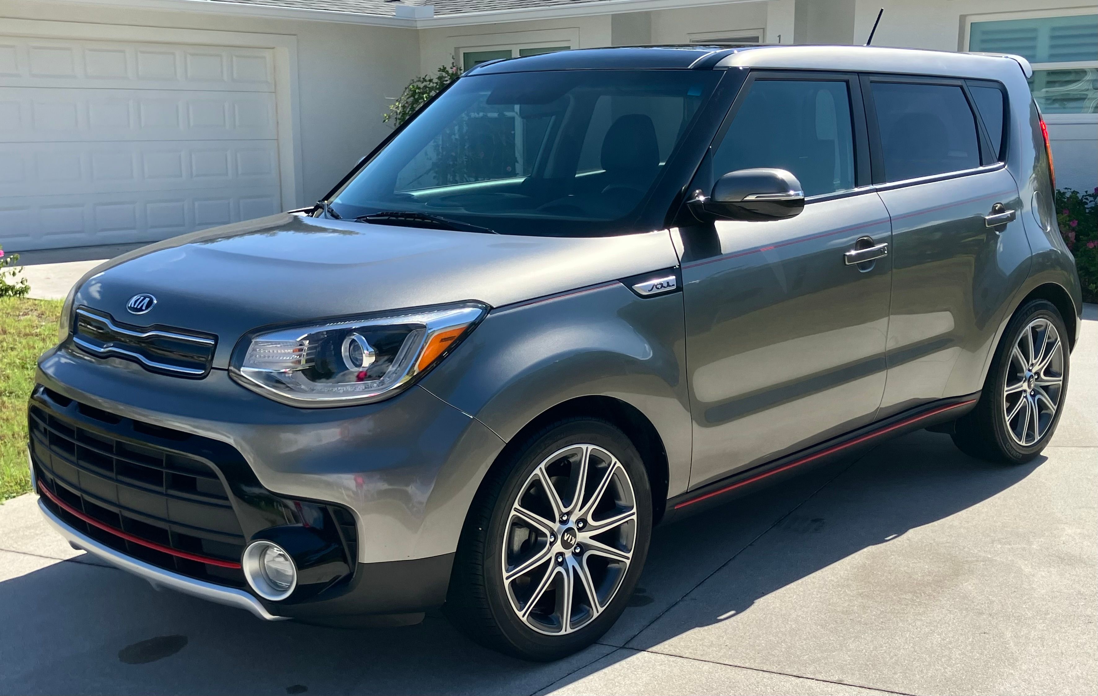 Used 2019 Kia Soul ! w/ Technology Package FWD image 1