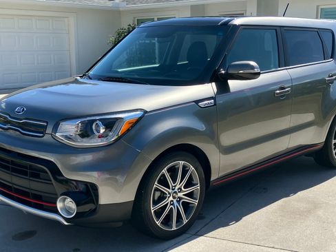 Used 2019 Kia Soul ! w/ Technology Package FWD image 1