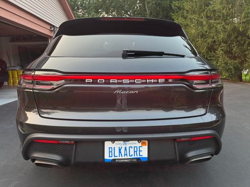 Used 2023 Porsche Macan AWD/4WD image 6