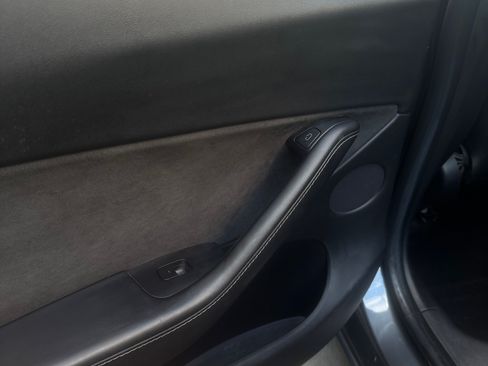 Used 2021 Tesla Model Y Performance image 13