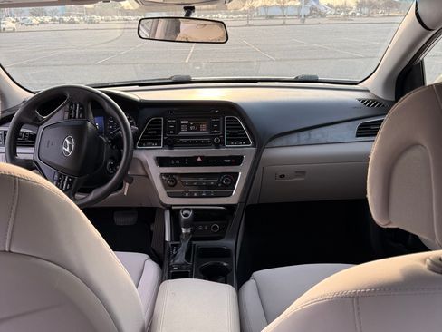 Used 2019 Chevrolet Express 3500 w/ Driver Convenience Package image 15