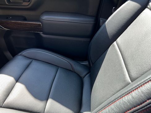 Used 2022 GMC Sierra 2500 SLE w/ SLE Convenience Package image 16