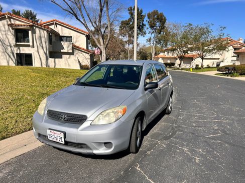 Used 2006 Toyota Matrix image 2