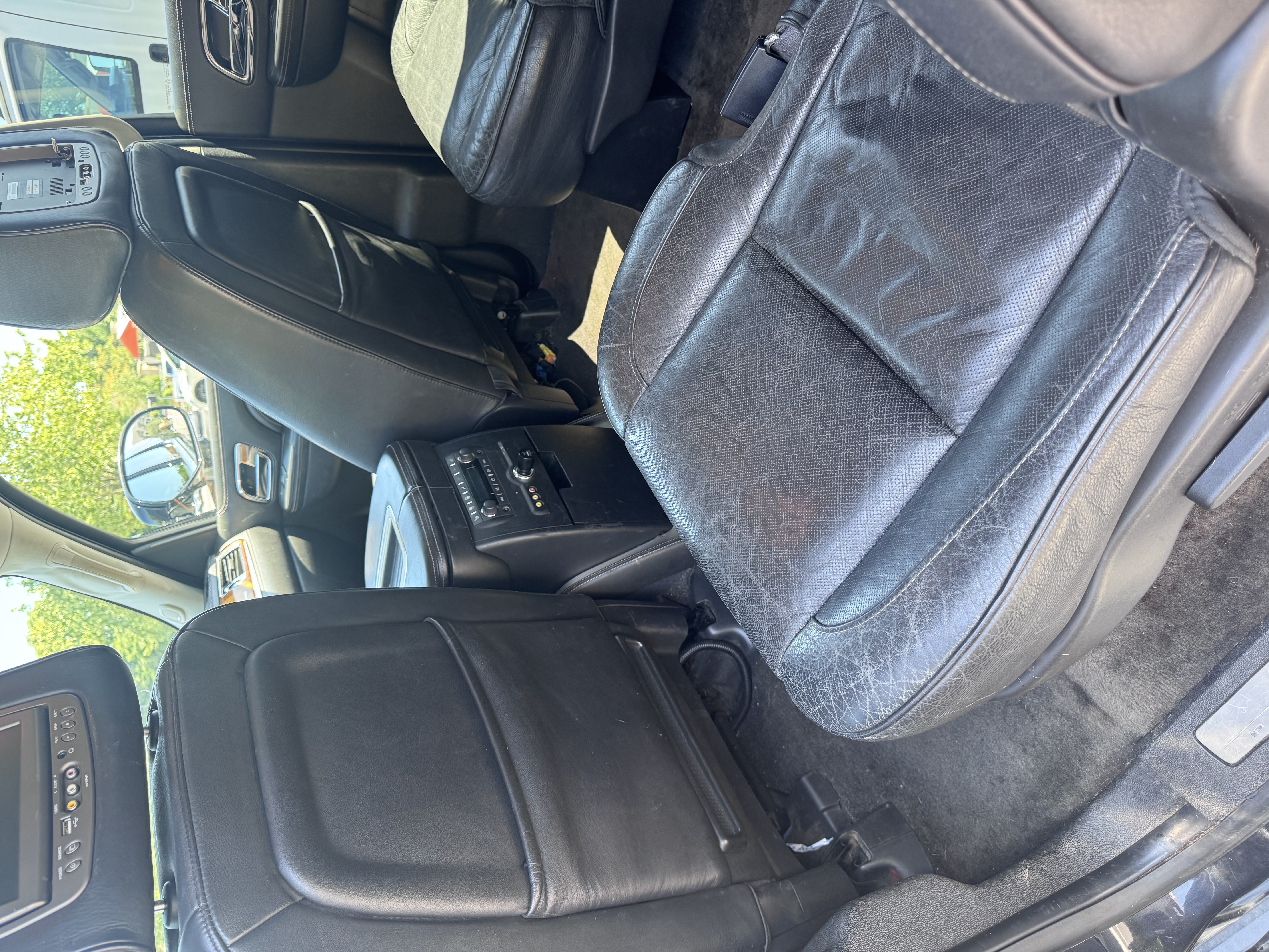 Used 2012 Cadillac Escalade ESV Platinum AWD/4WD image 9