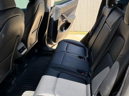 Used 2025 Tesla Model Y Long Range AWD/4WD image 14