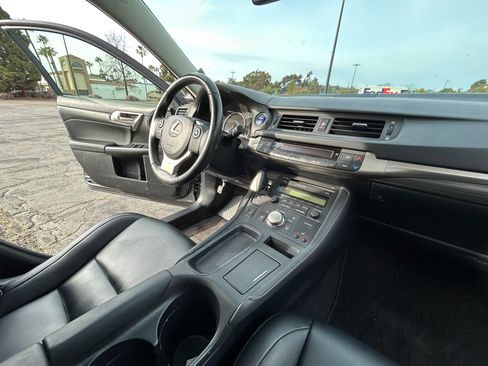 Used 2017 Lexus CT 200h w/ Seat Comfort Package image 30