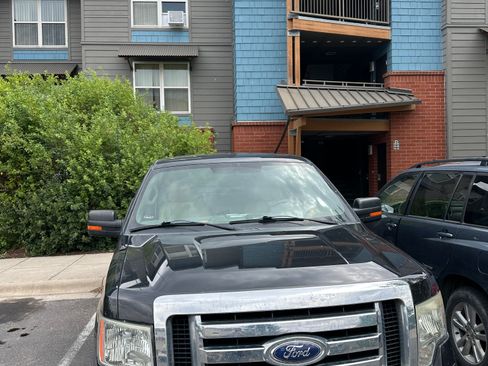 Used 2010 Ford F150 XLT image 1