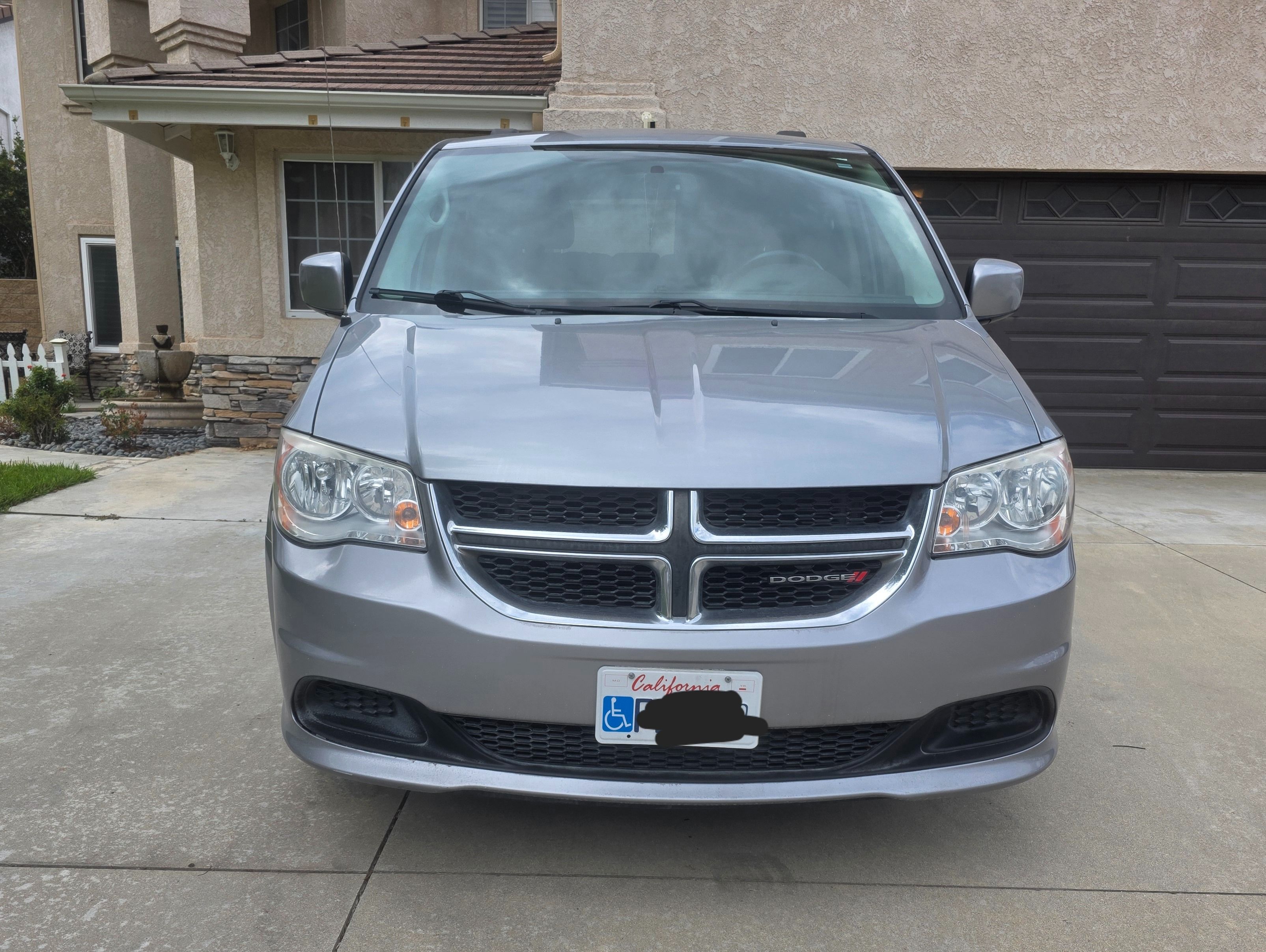 Used 2015 Dodge Grand Caravan SXT w/ UConnect Hands-Free Group FWD image 6