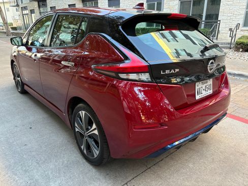 Used 2018 Nissan Leaf SV w/ SV Technology Package image 6