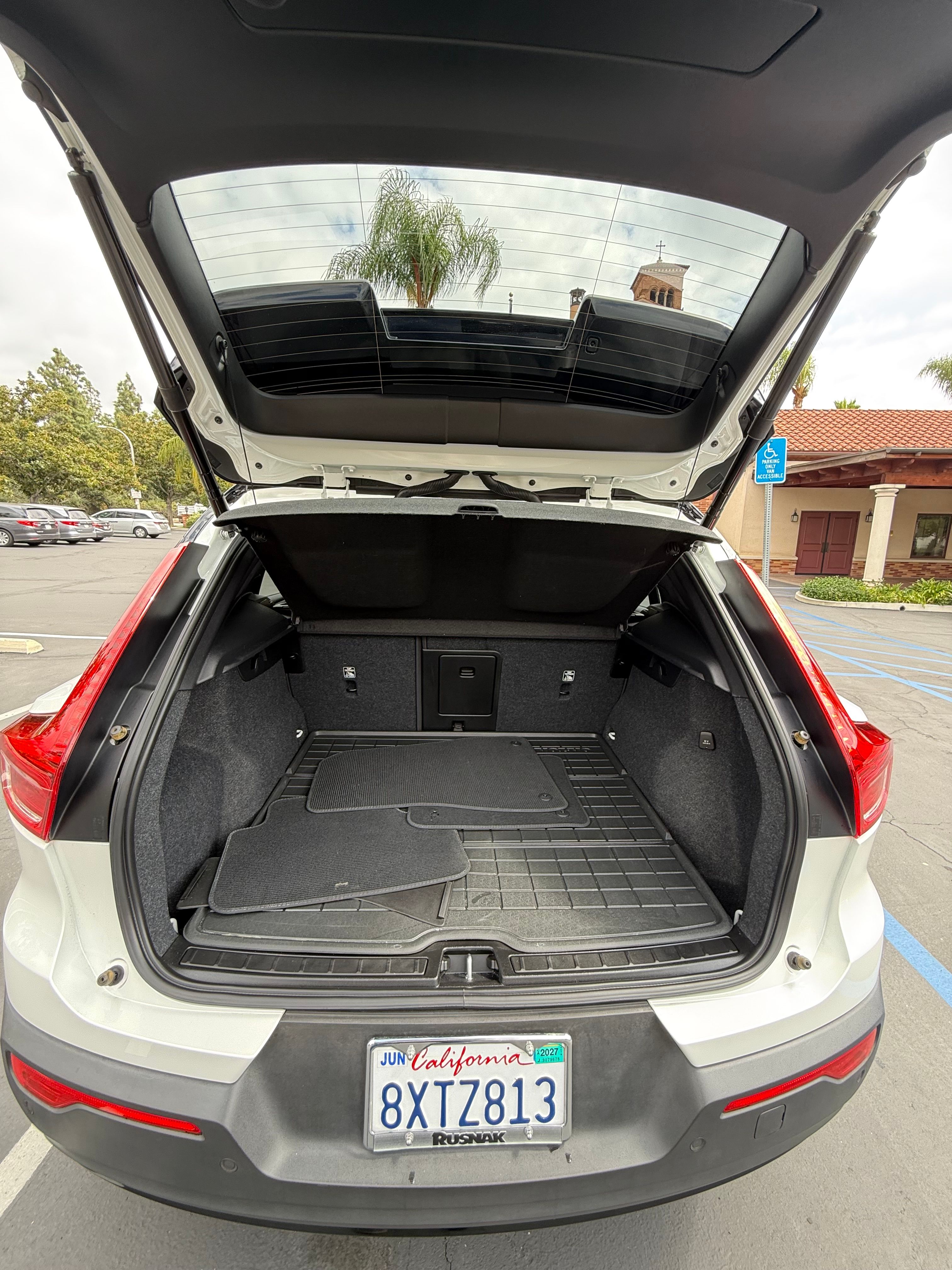 Used 2021 Volvo XC40 P8 Recharge w/ Advanced Package AWD/4WD image 12