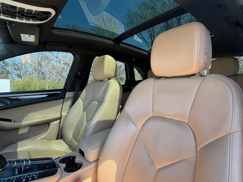 Used 2019 Porsche Macan Sport Edition image 10