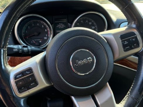 Used 2011 Jeep Grand Cherokee Limited w/ Trailer Tow Group IV image 4