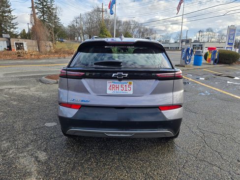 Used 2023 Chevrolet Bolt EUV LT w/ Convenience Package image 4