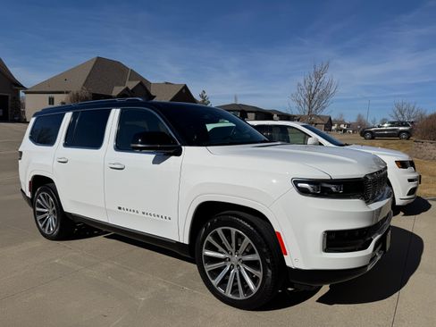 Used 2023 Jeep Grand Wagoneer 4WD w/ Rear Seat Video Group 1 image 10