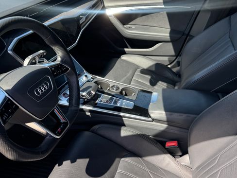 Used 2022 Audi RS 6 w/ Executive Package AWD/4WD image 4